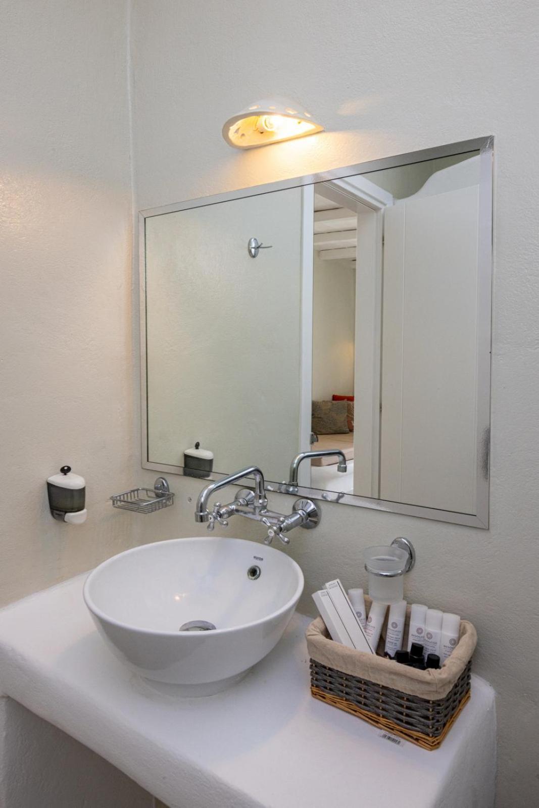 Soulmate'S Suites Tinos Kionia Ngoại thất bức ảnh